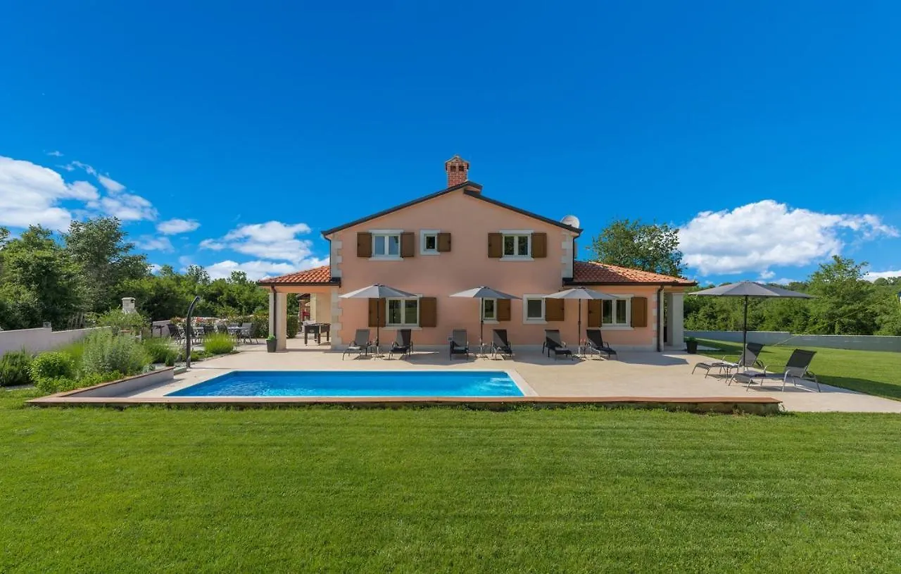 Villa Karmen location
