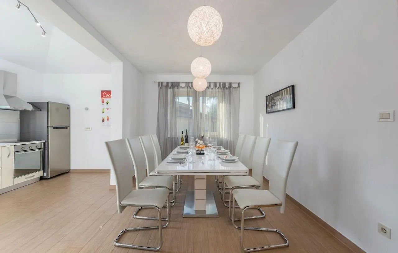 Zikovici Villa Karmen 0*,