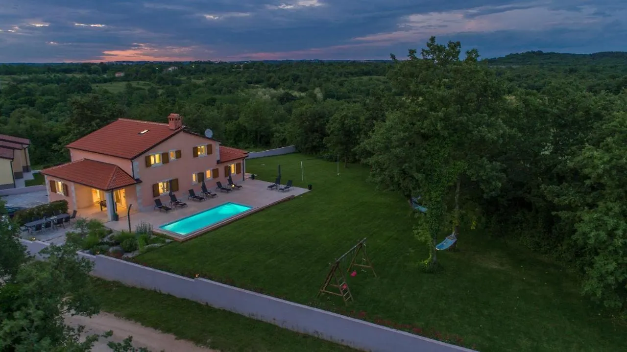 Villa Karmen Zikovici